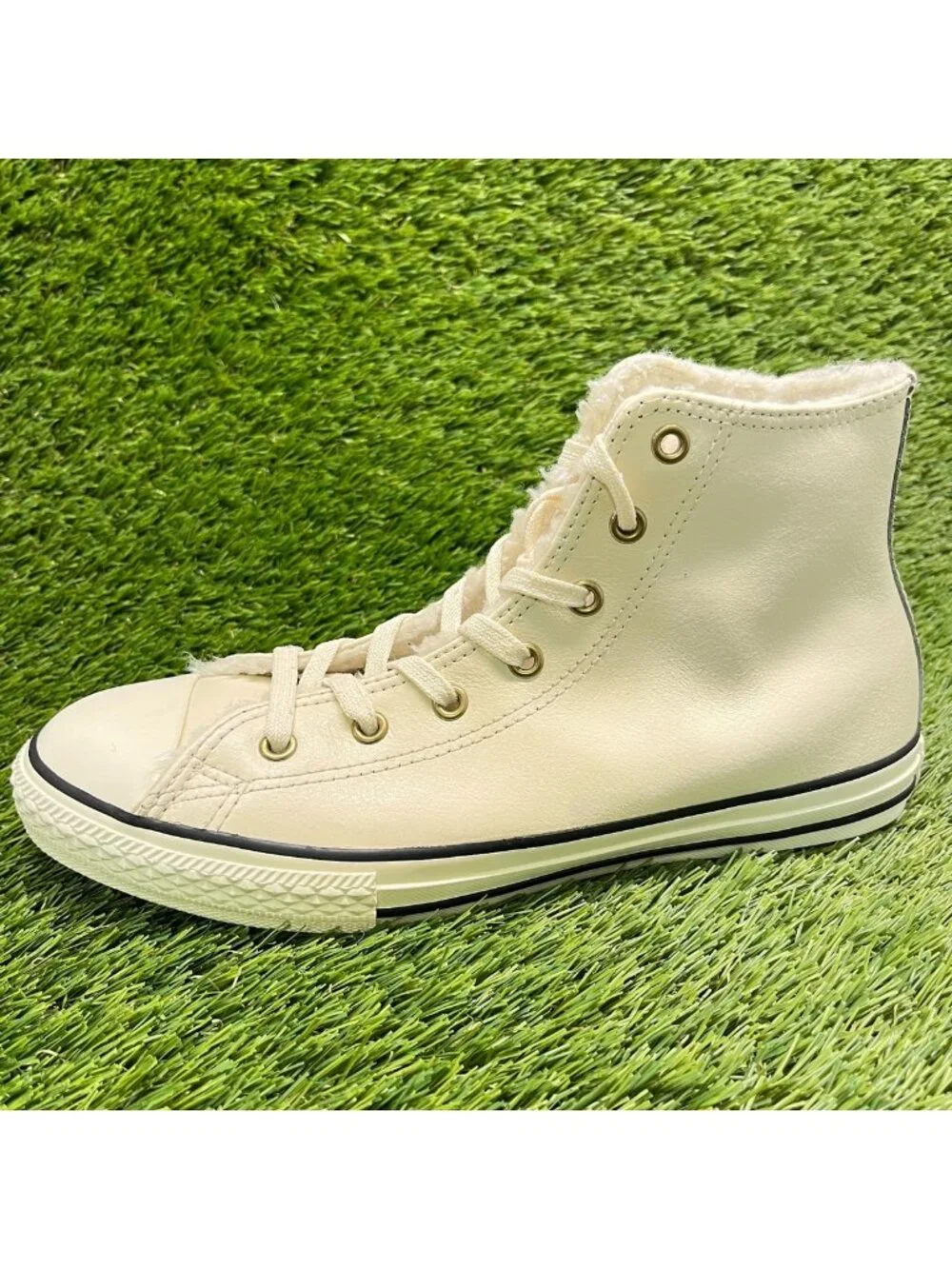 Converse Chuck Taylor All Star Winter Boys Size 6Y Ivory Athletic Shoes Sneakers